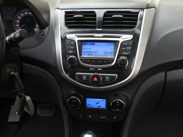 2011 Hyundai Solaris I, серебристый, 795000 рублей - вид 16