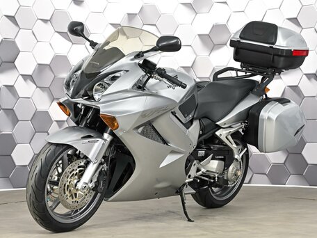 2005 Honda VFR 800, серебристый, 497000 рублей, вид 2
