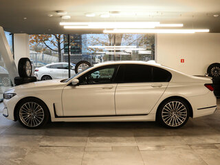 2021 BMW 7 серии 740d xDrive VI (G11/G12) Рестайлинг, белый, 7800000 рублей, вид 5