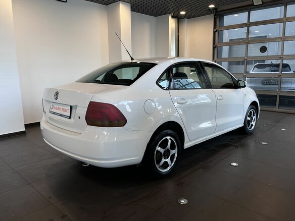 2012 Volkswagen Polo V, белый, 389000 рублей - вид 2