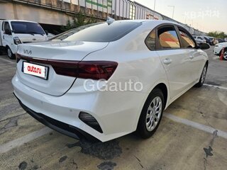 2022 Kia K3 II Рестайлинг, белый, 1690000 рублей, вид 4