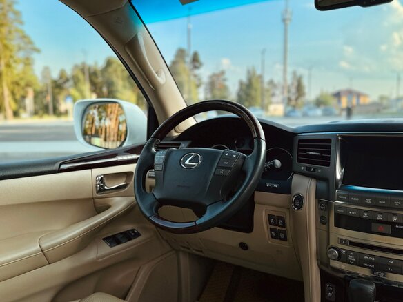 2010 Lexus LX 570 III, белый, 2590000 рублей - вид 13