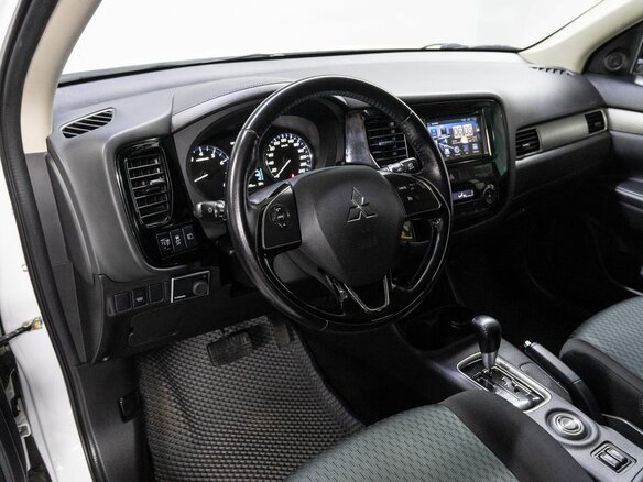 2015 Mitsubishi Outlander III Рестайлинг, белый - вид 8