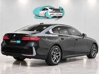 2025 BMW 5 серии 520i VIII (G60/G61/G68), серый, 5987500 рублей, вид 4