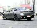 2025 BMW 7 серии 740i xDrive VII (G70), серебристый, 16780000 рублей - вид 6