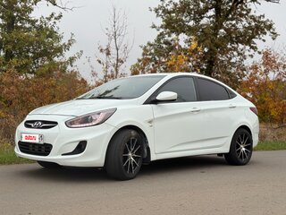 2013 Hyundai Solaris I, белый, 790000 рублей, вид 1