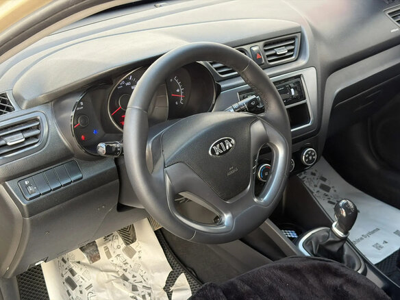 2015 Kia Rio III Рестайлинг, бежевый, 622050 рублей - вид 12