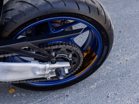 2022 Yamaha MT-09 (FZ-09), серебристый, 1075000 рублей - вид 17