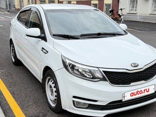 2015 Kia Rio III Рестайлинг, белый, 480000 рублей, вид 3