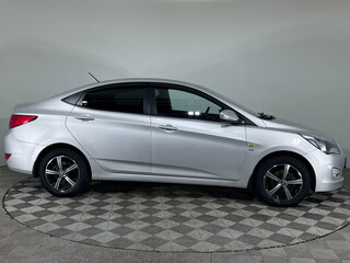 2014 Hyundai Solaris I Рестайлинг, серебристый, 897000 рублей, вид 4