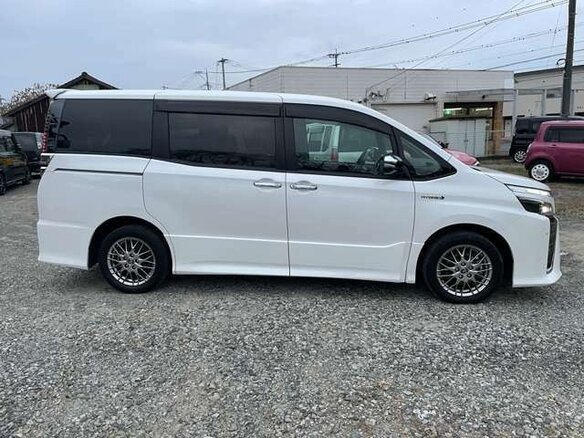 2021 Toyota Voxy III (R80) Рестайлинг, белый, 1766000 рублей - вид 6