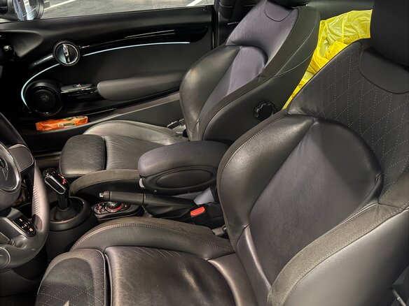 2022 Mini Hatch Cooper III (F55/F56) Рестайлинг 2, серебристый, 2850000 рублей - вид 8