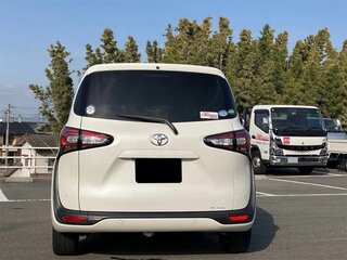 2022 Toyota Sienta II Рестайлинг, белый, 1125000 рублей, вид 3