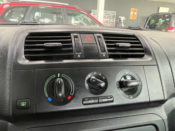 2012 Skoda Fabia II Рестайлинг, белый - вид 16