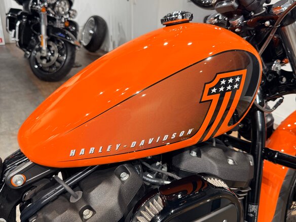 2021 Harley-Davidson Street Bob, оранжевый, 1699000 рублей - вид 26