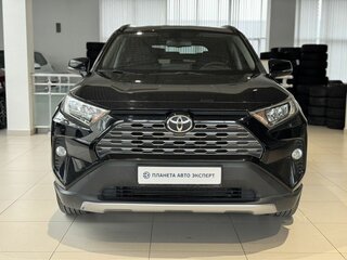 2021 Toyota RAV4 V (XA50), чёрный, 3200000 рублей, вид 2