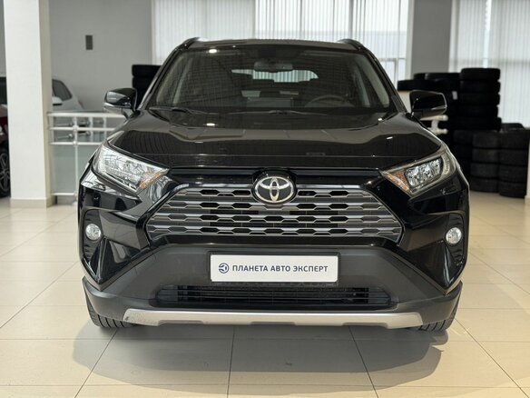 2021 Toyota RAV4 V (XA50), чёрный, 3188000 рублей - вид 1
