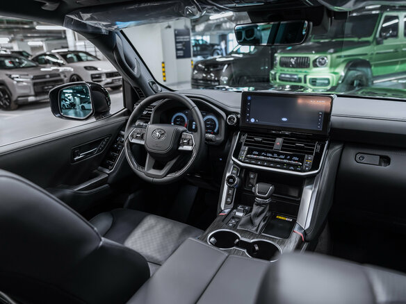 2026 Toyota Land Cruiser 300 Series, чёрный - вид 3