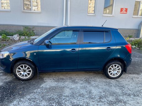 2013 Skoda Fabia II Рестайлинг, синий, 460000 рублей, вид 4