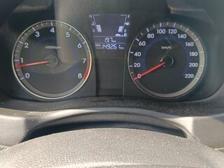 2012 Hyundai Solaris I, серебристый, 860000 рублей, вид 5