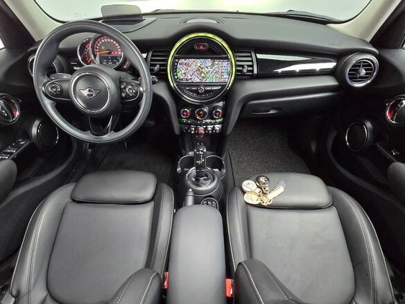 2020 Mini Cabrio Cooper III Рестайлинг, пурпурный, 1900000 рублей - вид 4