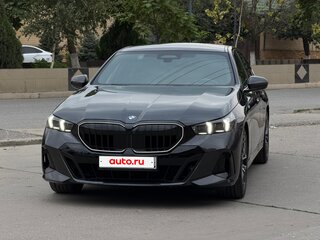 2024 BMW 5 серии 520i VIII (G60/G61/G68), серый, 6700000 рублей, вид 3