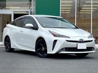 2022 Toyota Prius IV Рестайлинг (XW50), белый, 1420000 рублей, вид 1