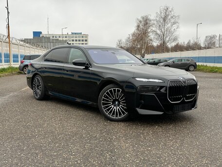 2025 BMW 7 серии 740d xDrive VII (G70), чёрный, 14990000 рублей, вид 5