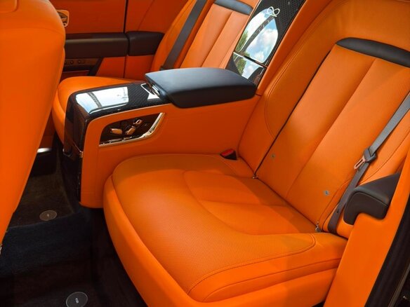 2026 Rolls-Royce Cullinan Black Badge I Рестайлинг (Series II), чёрный, 48000000 рублей - вид 12