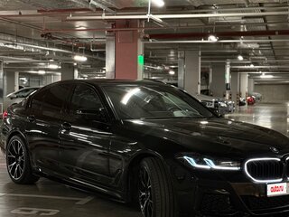 2022 BMW 5 серии 530i xDrive VII (G30/G31/G38) Рестайлинг, чёрный, 4200000 рублей, вид 4