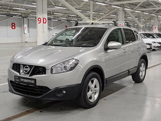 2013 Nissan Qashqai I Рестайлинг, серебристый, 900000 рублей, вид 1