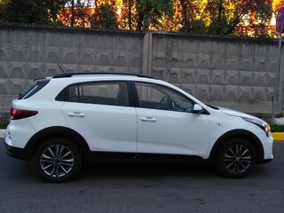 2020 Kia Rio X IV Рестайлинг, белый, 1650000 рублей, вид 3