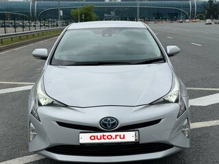 2018 Toyota Prius IV (XW50), серебристый, 1300000 рублей, вид 1