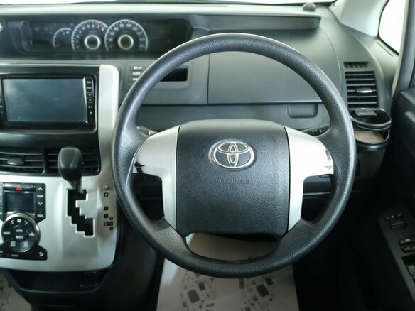 2010 Toyota Noah II (R70), белый, 1159000 рублей - вид 9