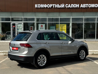 2017 Volkswagen Tiguan II, серебристый, 2075000 рублей, вид 4