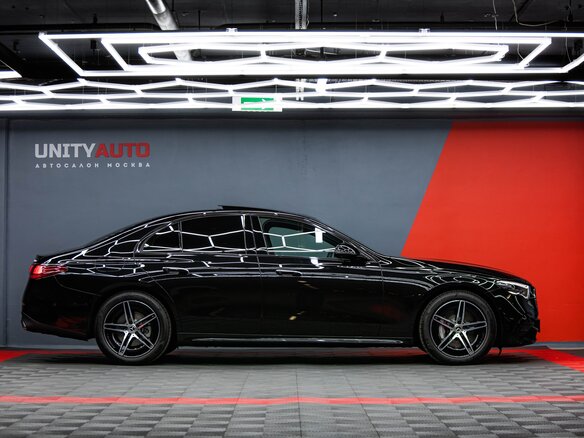 2025 Mercedes-Benz E-Класс 300 VI (W214, S214), чёрный, 8690000 рублей - вид 2
