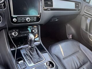 2017 Volkswagen Touareg II Рестайлинг, белый, 3790000 рублей, вид 5