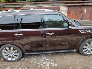2012 Infiniti QX56 II, пурпурный, 2000000 рублей, вид 2