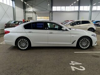 2017 BMW 5 серии 530i xDrive VII (G30/G31/G38), белый, 3150000 рублей, вид 4