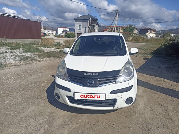 2013 Nissan Note I Рестайлинг, белый, 425000 рублей