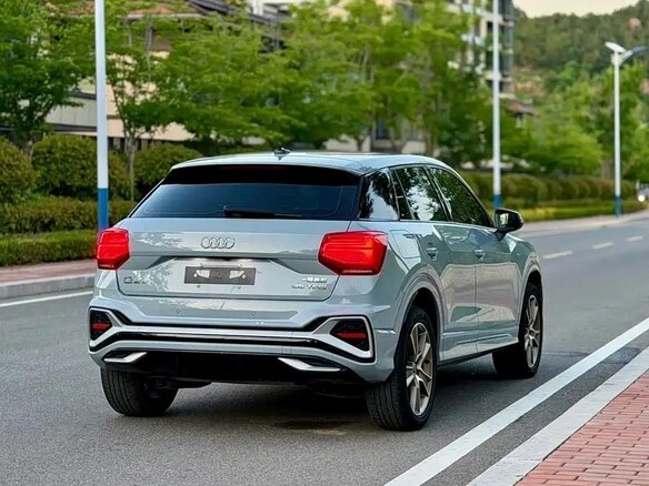 2022 Audi Q2 35 TFSI I Рестайлинг, серый - вид 6