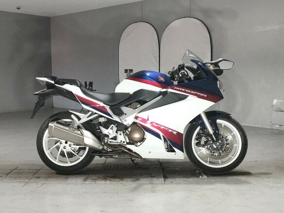 2019 Honda VFR 800, белый, 1077000 рублей - вид 1