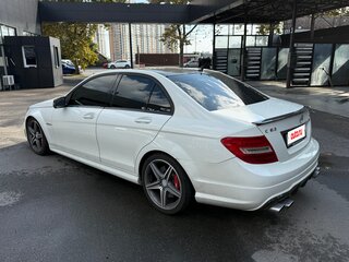 2011 Mercedes-Benz C-Класс AMG 63 AMG III (W204), белый, 3000000 рублей, вид 2