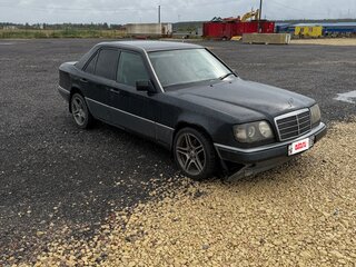 1995 Mercedes-Benz E-Класс 200 I (W124), чёрный, 300000 рублей, вид 2