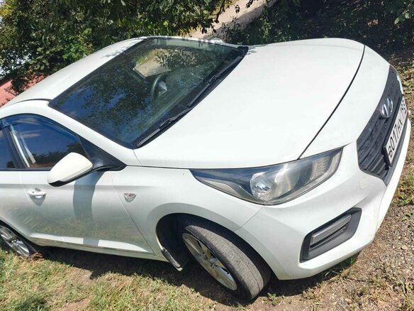 2018 Hyundai Solaris II, белый, 1070000 рублей - вид 3