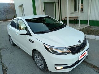 2016 Kia Rio III Рестайлинг, белый, 870000 рублей, вид 3
