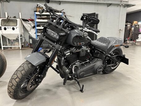 2022 Harley-Davidson Fat Bob, серый, 1950000 рублей, вид 1