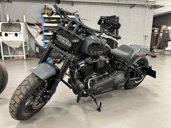 2022 Harley-Davidson Fat Bob, серый, 1950000 рублей