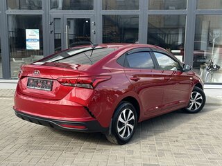 2021 Hyundai Solaris II Рестайлинг, красный, 1600000 рублей, вид 4