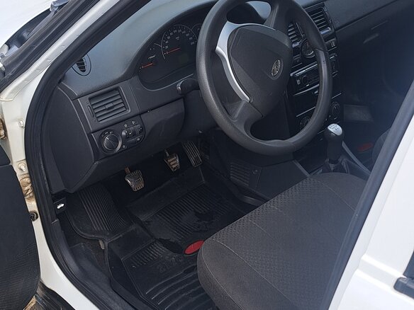 2013 Lada (ВАЗ) Priora I Рестайлинг, белый, 340000 рублей - вид 11